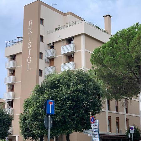 Residence Bristol Bibione Bagian luar foto
