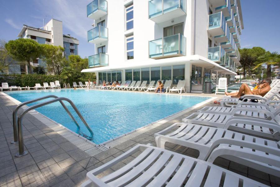 Residence Bristol Bibione Bagian luar foto