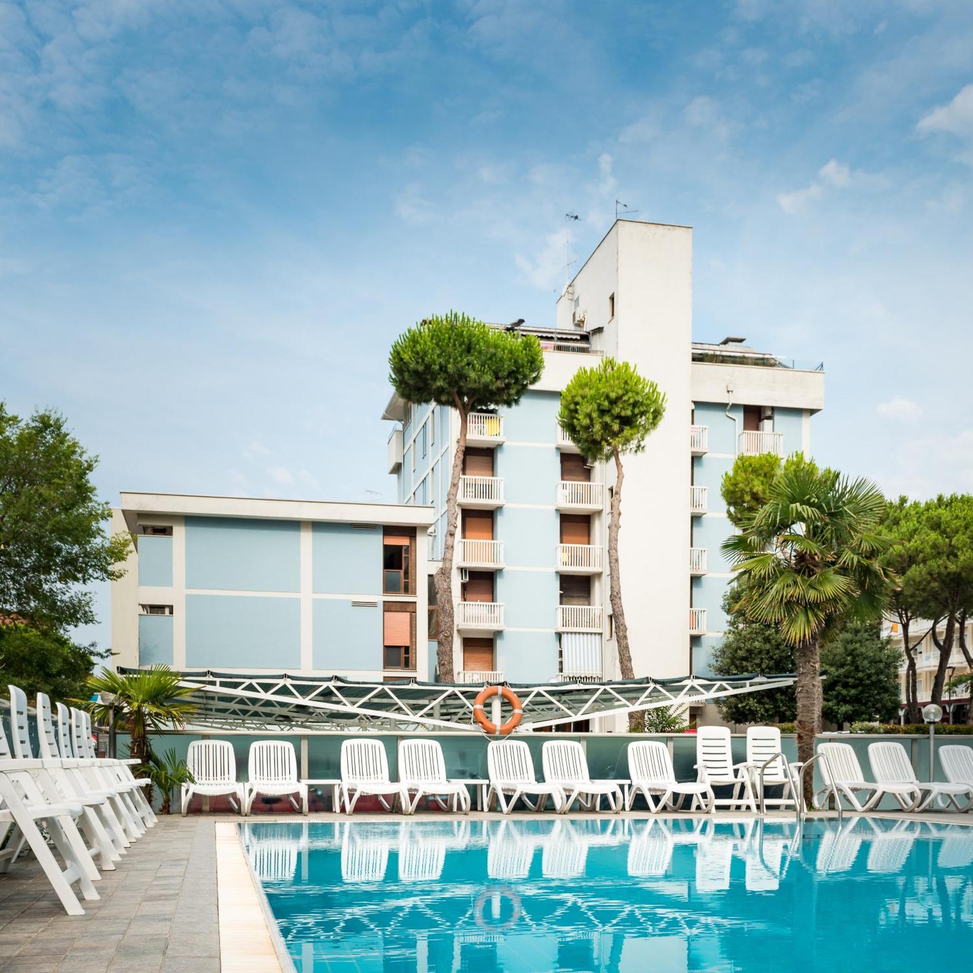 Residence Bristol Bibione Bagian luar foto