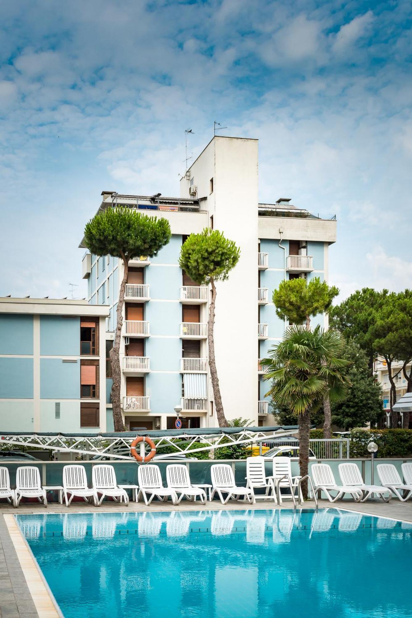 Residence Bristol Bibione Bagian luar foto