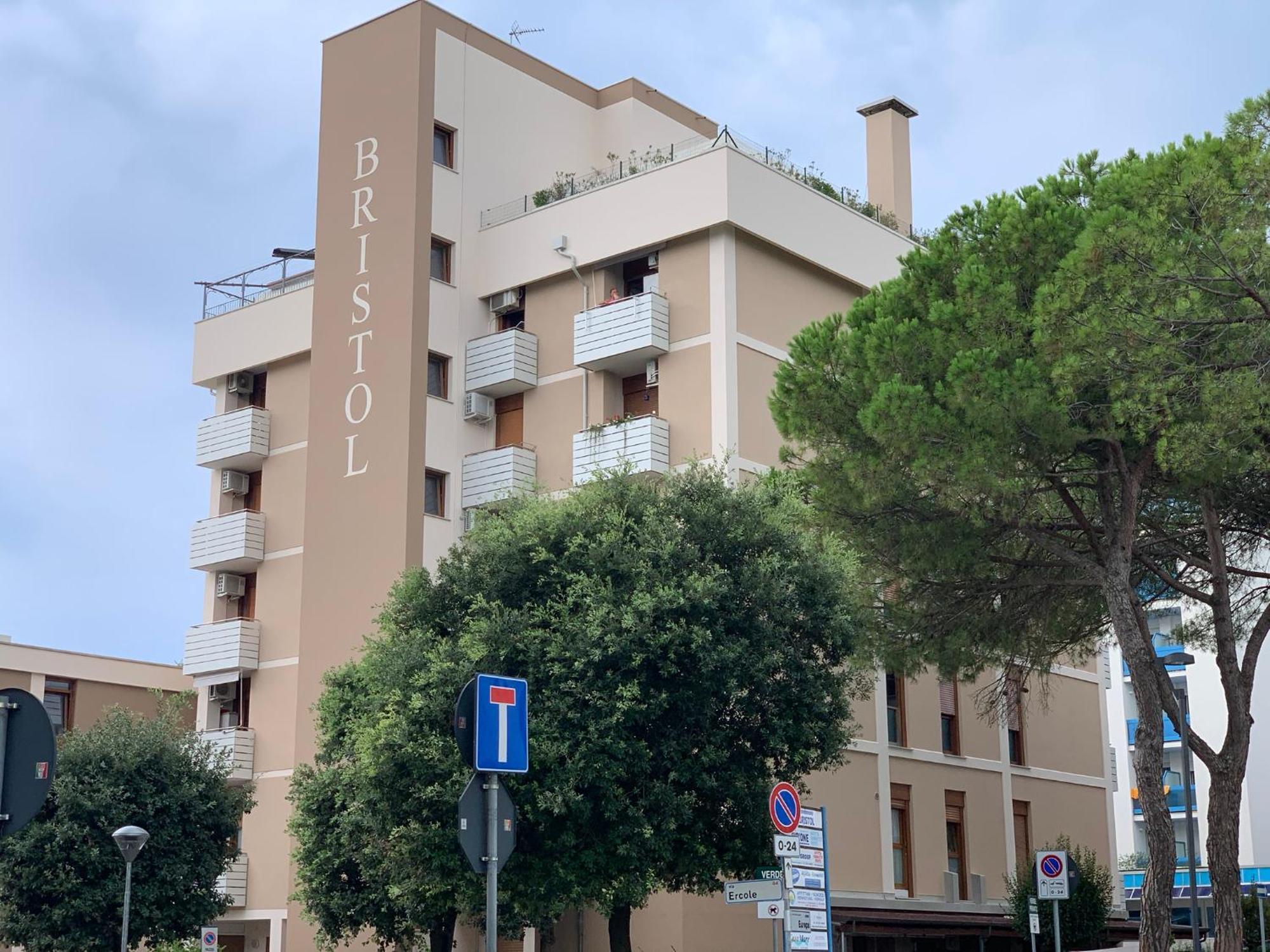 Residence Bristol Bibione Bagian luar foto