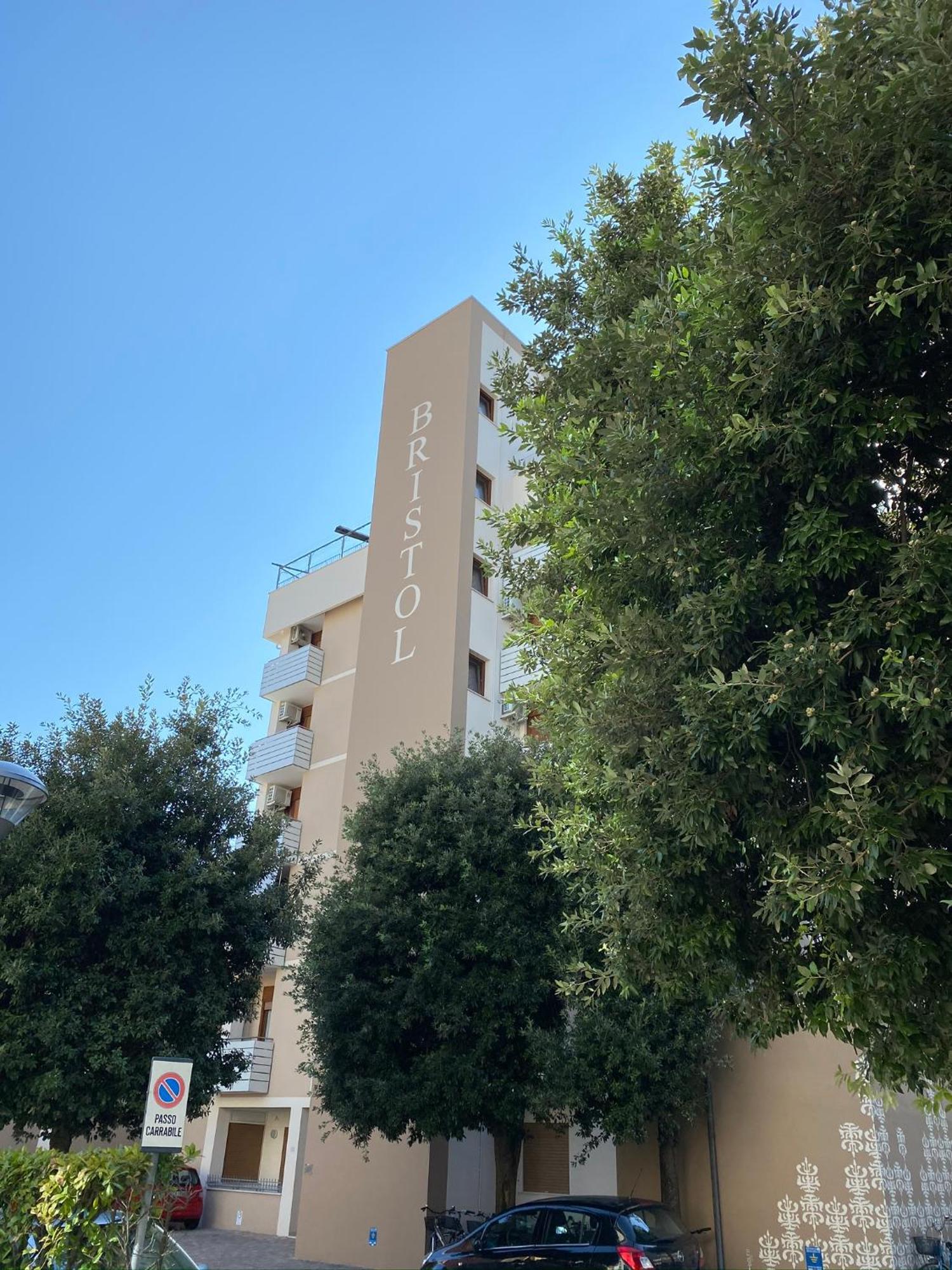 Residence Bristol Bibione Bagian luar foto