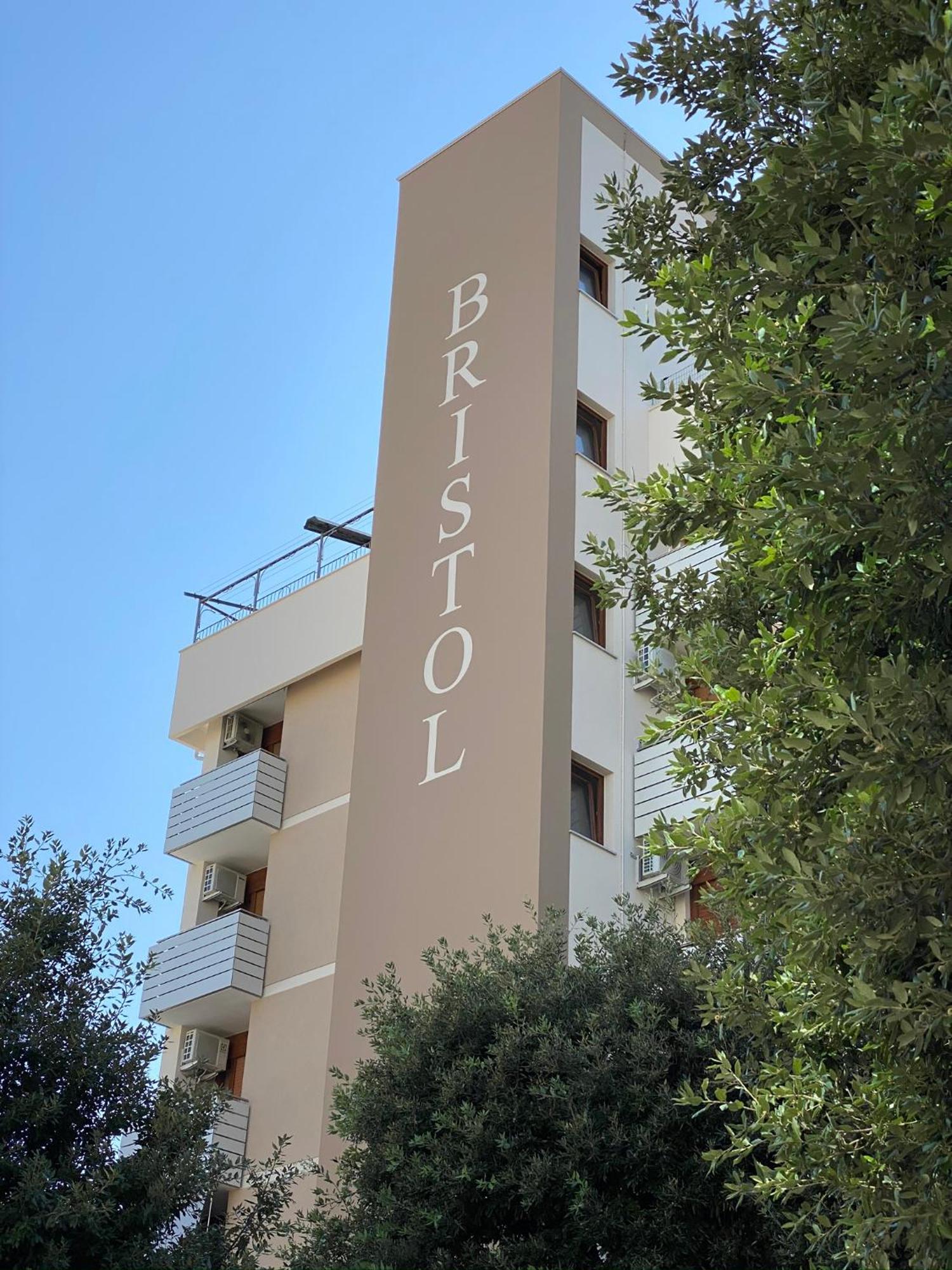 Residence Bristol Bibione Bagian luar foto